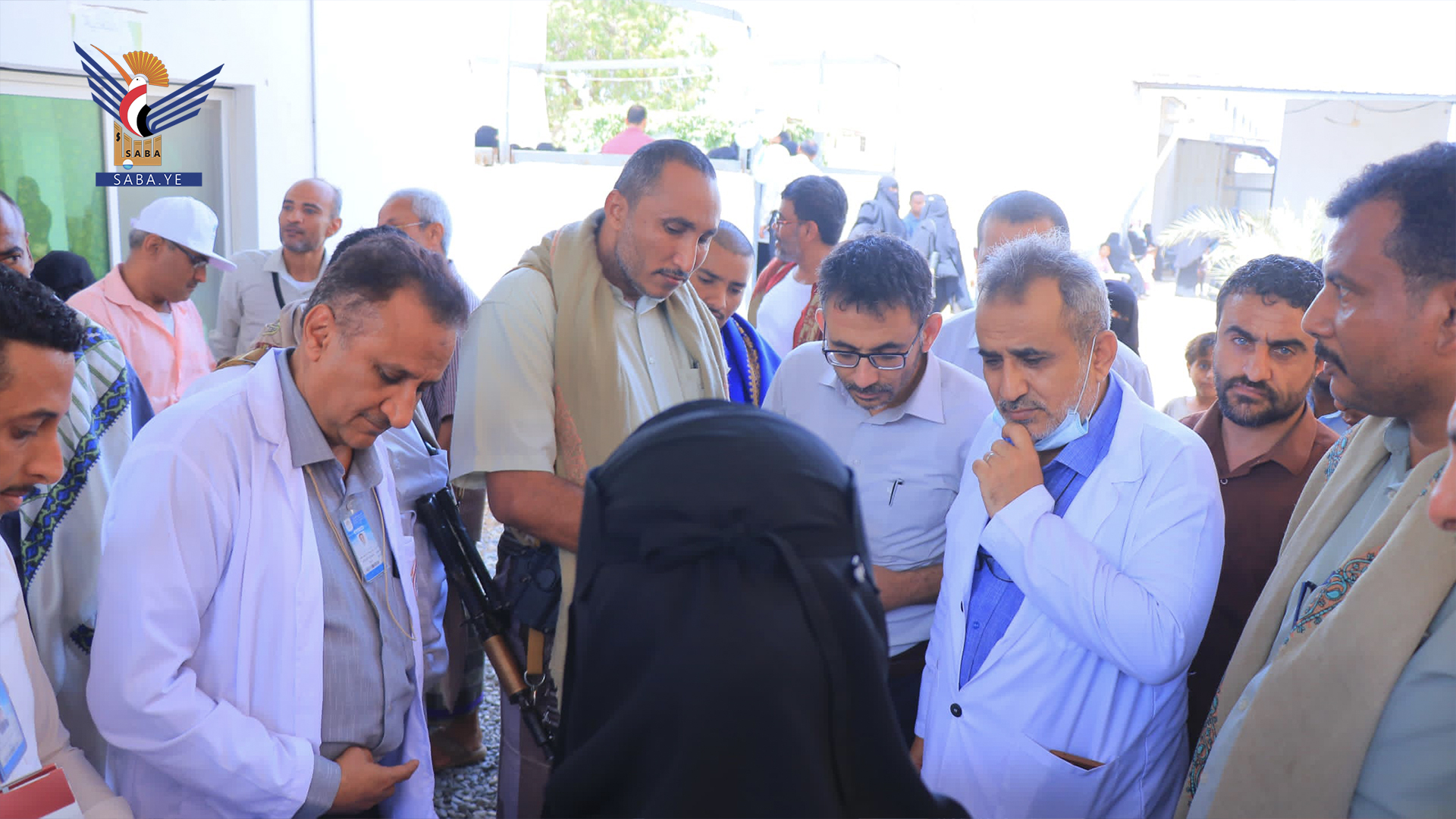 عطفيي والقعود يدشنان المخيم الطبي المجاني للأمراض الجلدية بهيئة مستشفى الثورة بالحديدة