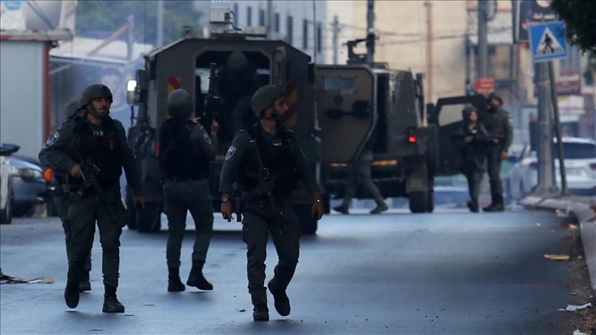 إصابة طفل ورجل فلسطينيان خلال اقتحام العدو الإسرائيلي بير زيت وسط الضفة