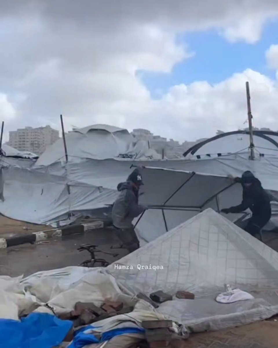 هيئة دولية: غزة تواجه انهيارات للمنازل وغرق الخيام وبرودة قاتلة وسط تعطيل العمليات الإنسانية