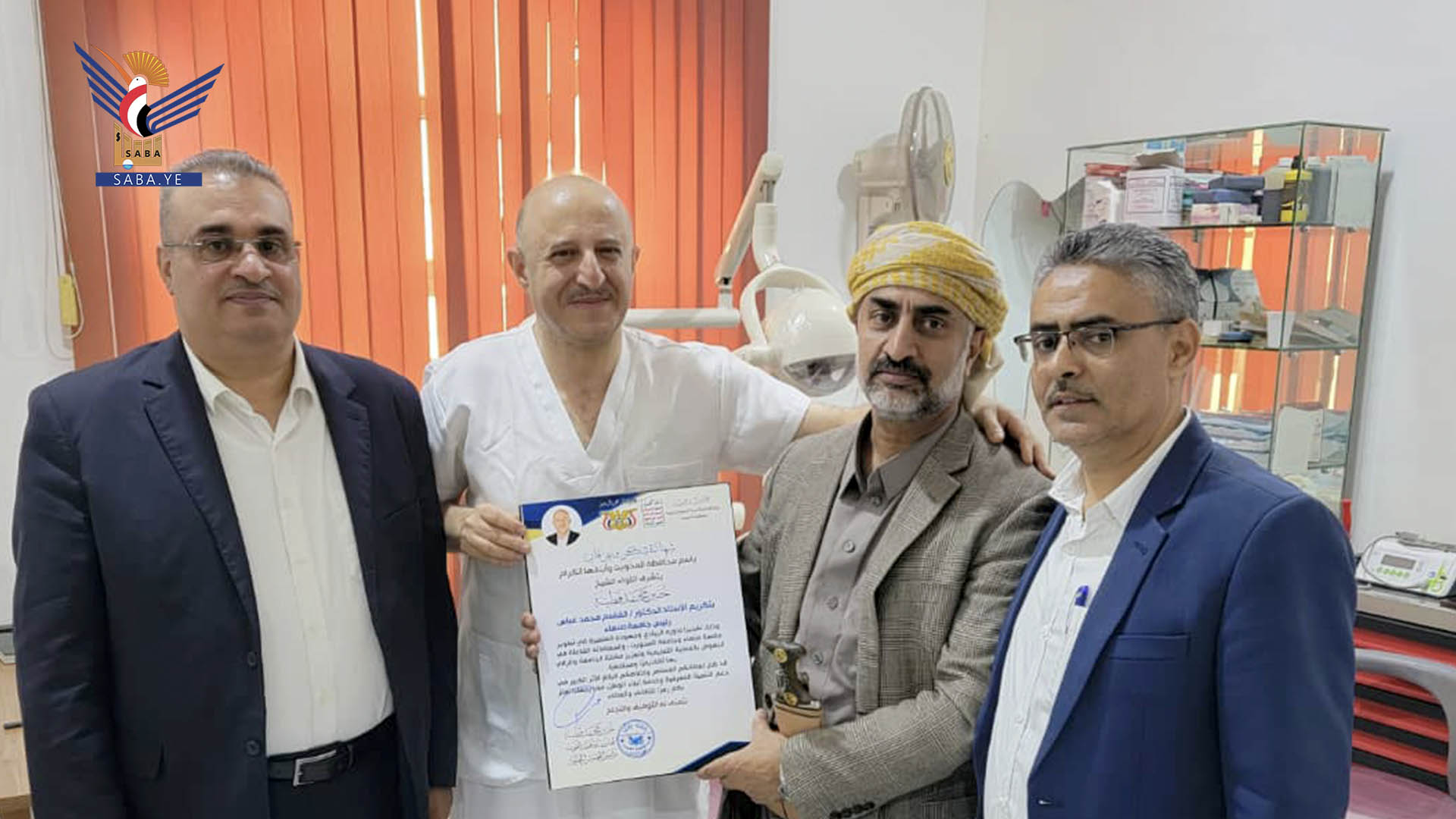 محافظ المحويت يُكرّم رئيس جامعة صنعاء السابق تقديرًا لإسهاماته الأكاديمية