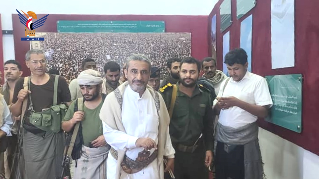 قيادات من المحويت تزور معرض شهيد القرآن في الحديدة