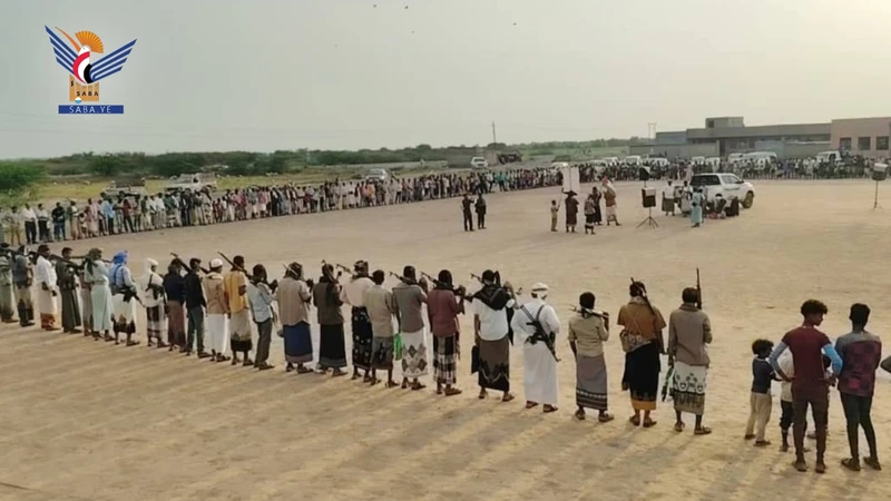 وقفة لأبناء مديرية الضحي في الحديدة وفاء للشهداء واعلان الجهوزية لمواجهة الأعداء