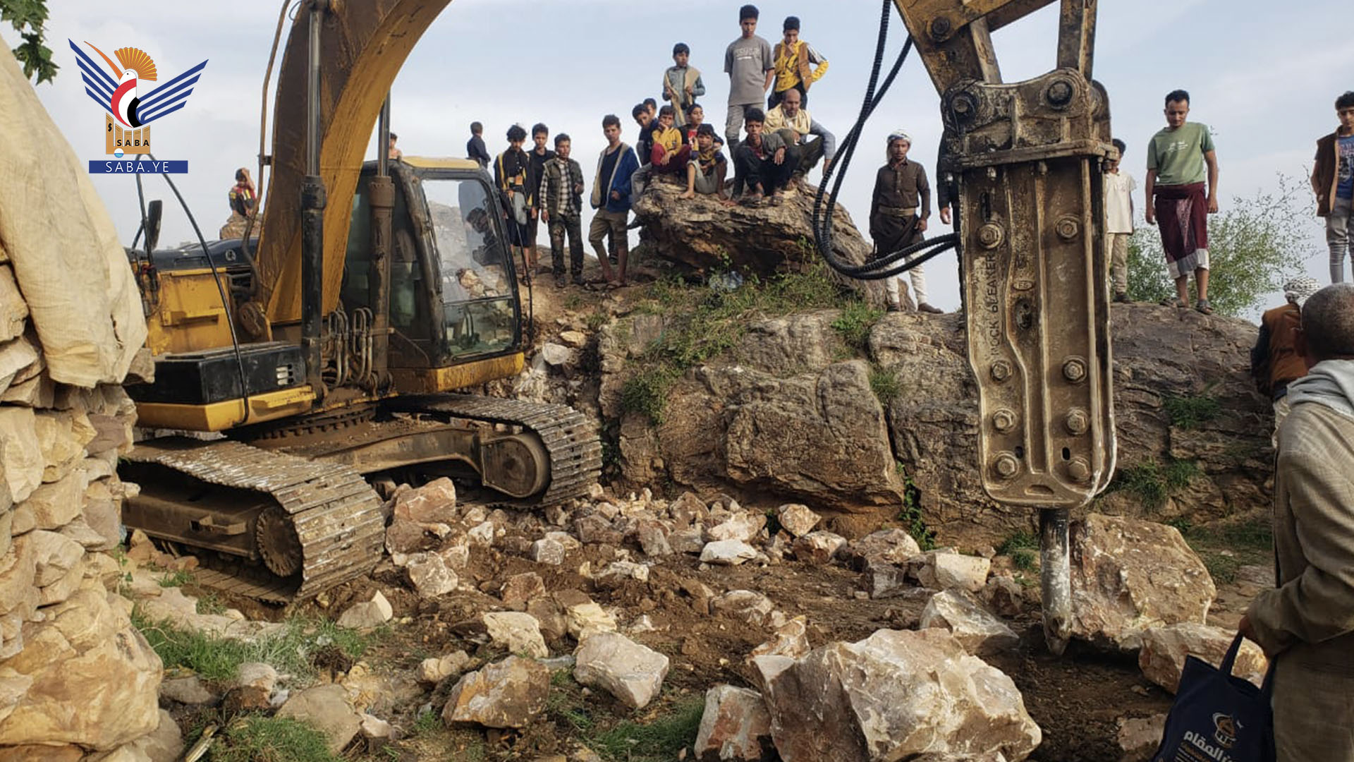 تدشين العمل في مشروع شق طريق المعاينة في مديرية جبل المحويت