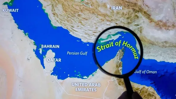 إطلاق طلقات تحذيرية باتجاه سفن مخالفة في مضيق هرمز