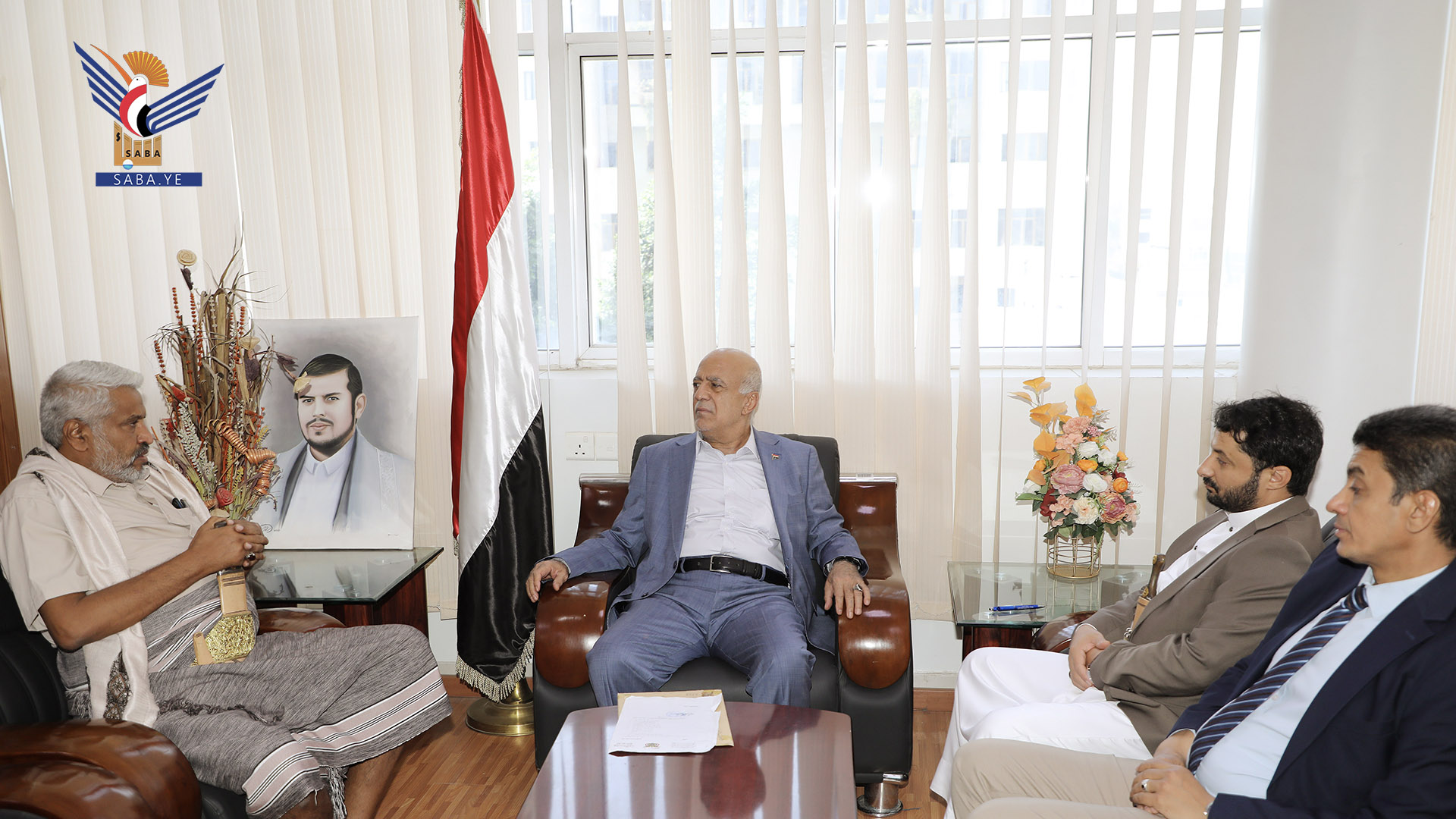 رئيس مجلس الوزراء يطلع خلال لقائه الوزير قحيم على أوضاع قطاع النقل 