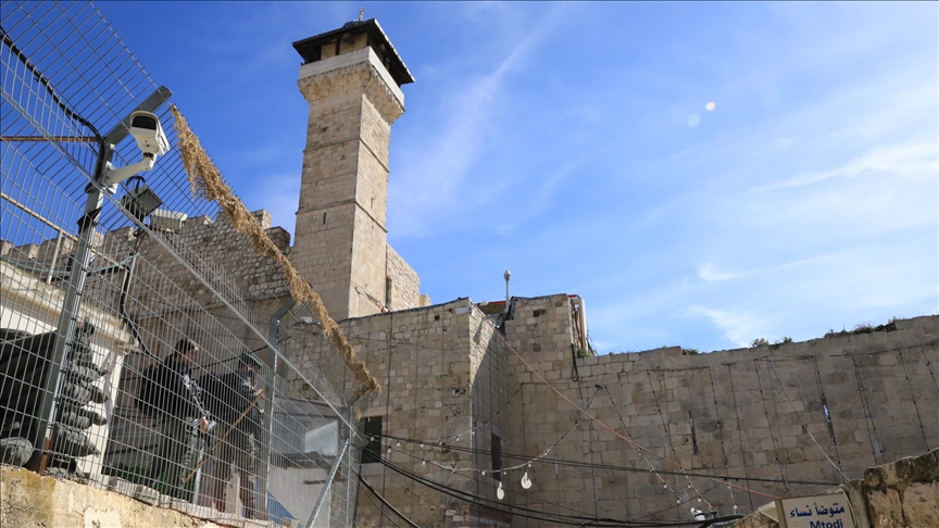 جيش العدو الإسرائيلي يغلق المسجد الإبراهيمي في الخليل بذريعة "أعياد يهودية"