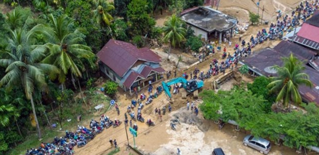 مصرع وفقدان عشرة أشخاص بفيضانات في إندونيسيا