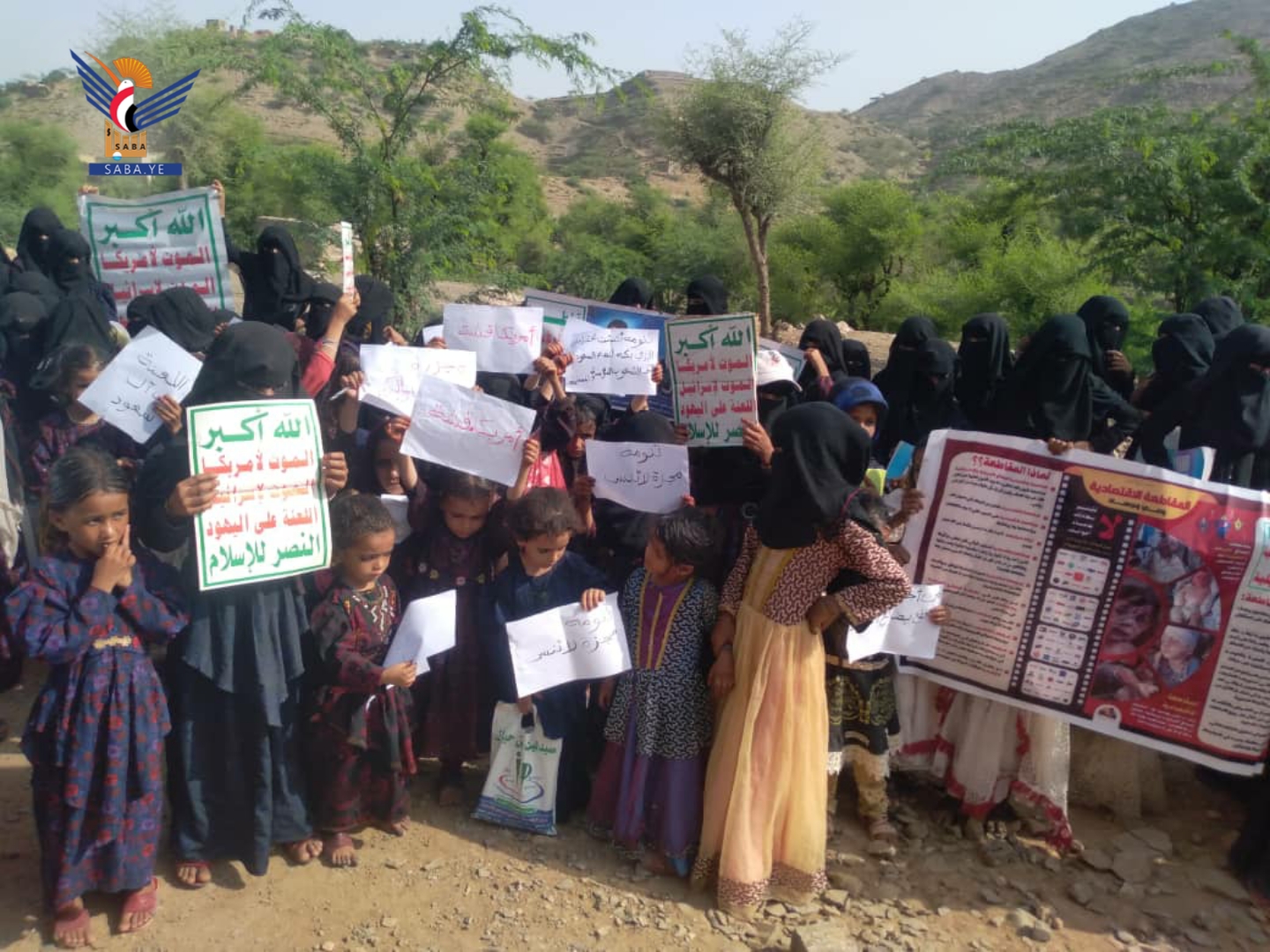 وقفات نسائية في مديريات الحديدة بذكرى مجزرة تنومة وتضامنا مع فلسطين