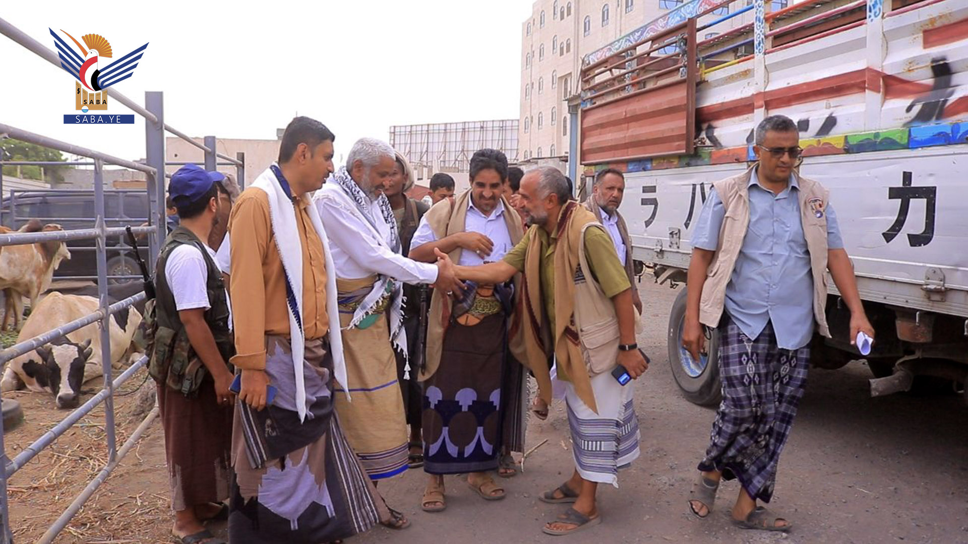 أبناء الحديدة يقدمون قافلة أضاحي تضم 700 رأس ماشية للمرابطين بالجبهات