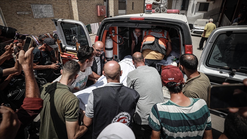 مفوض أممي: قصف "إسرائيل" كنيسة لجأ إليها مدنيون "يشكل جريمة حرب"