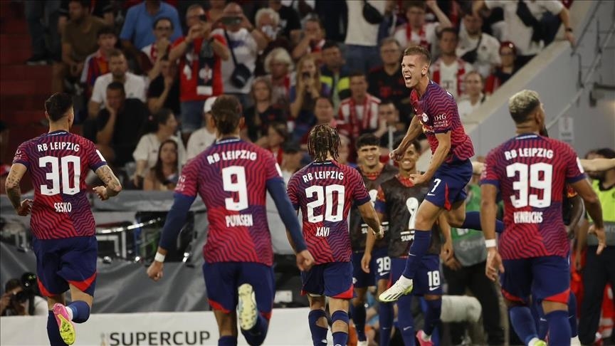 بوروسيا دورتموند يسقط بفخ التعادل مع لايبزيغ ويهدر فرصة تصدر الدوري الألماني بوروسيا دورتموند يسقط بفخ التعادل مع لايبزيغ ويهدر فرصة تصدر الدوري الألماني