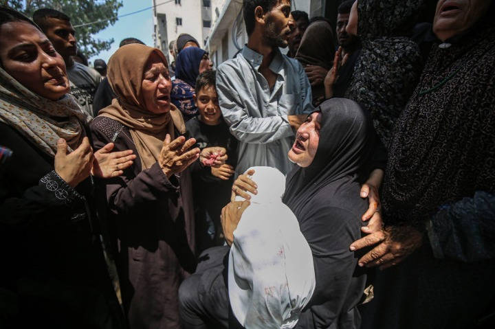 من مأساة أطفال غزة: خرجوا ليسكتوا جوعهم فعادوا أشلاءً ببطونٍ خاوية