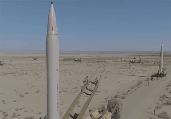 بحرية الحرس الثوري تقصف مستودعات الأسلحة والذخائر في قاعدة الظفرة الجوية