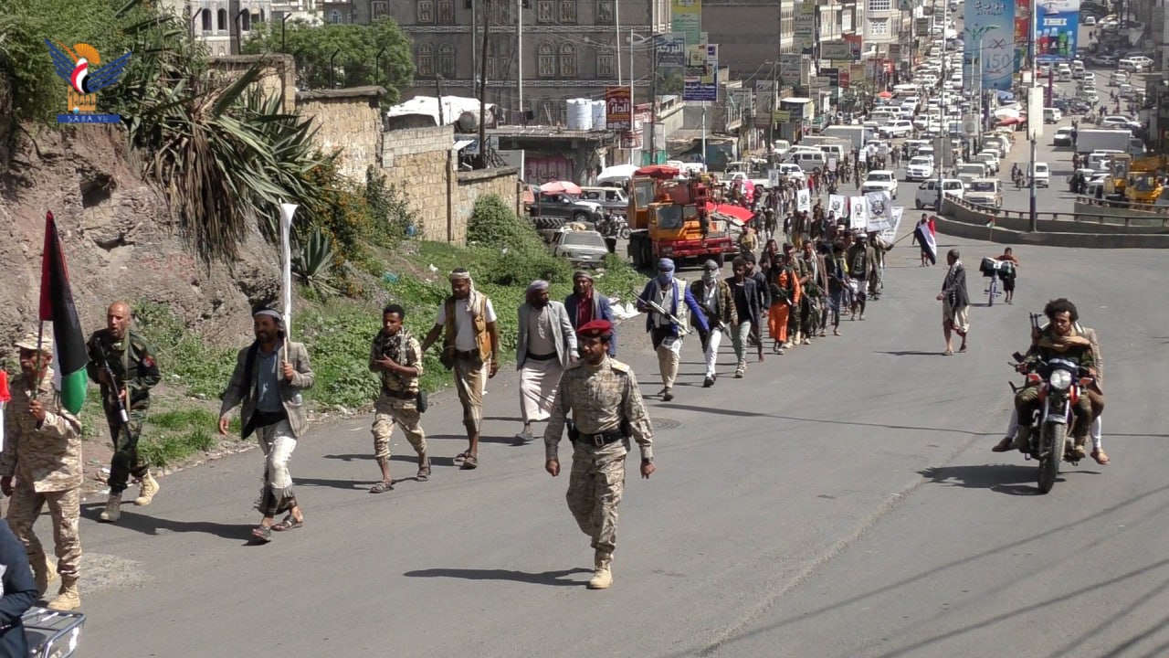 إب..مسير ومناورة تطبيقية لقوات التعبئة في مديرية الظهار