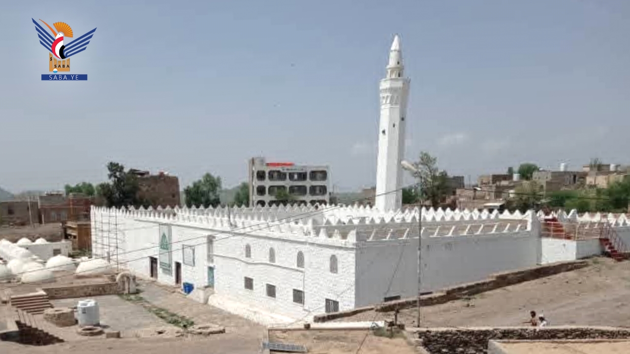 تعز .. توافد جماهيري لجامع الجند التاريخي لإحياء عيد جمعة رجب