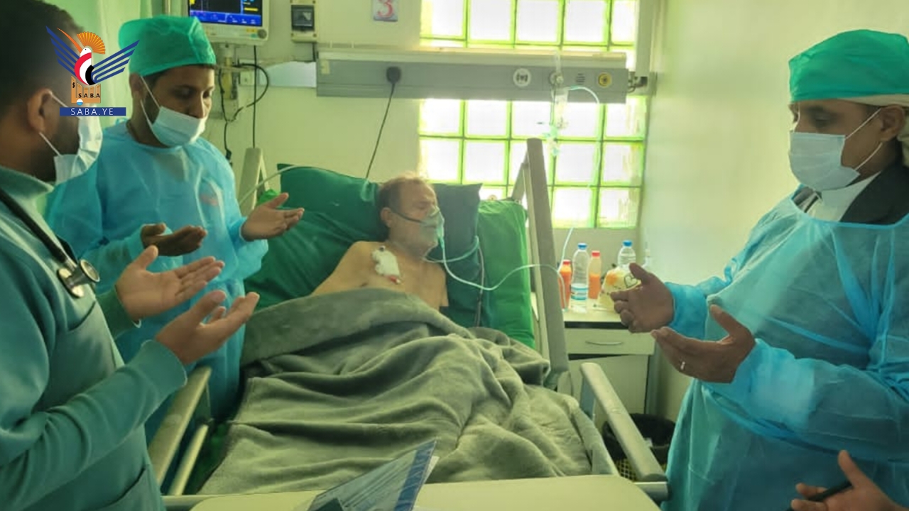 السامعي يطمئن على صحة الكاتب الصحفي محمد عبدالعزيز