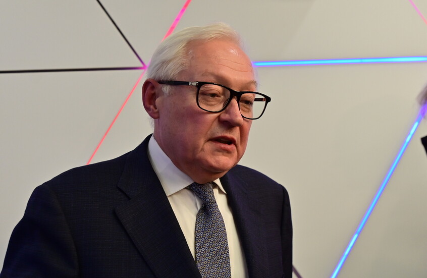 الخارجية الروسية تبدي استعداد موسكو لصفقة تبادل للمعتقلين مع واشنطن