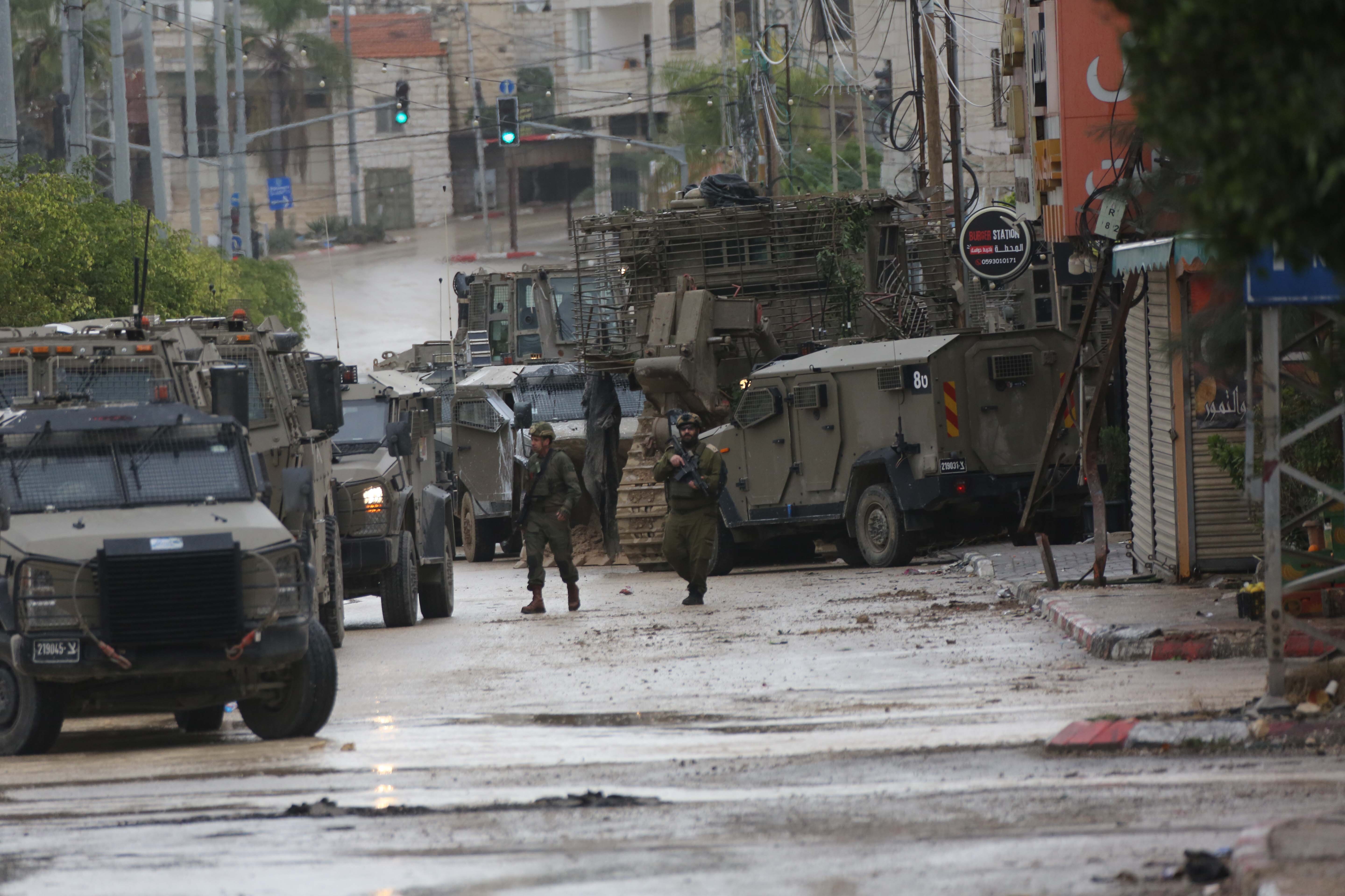 العدو الإسرائيلي يواصل عدوانه على مدينة طولكرم ومخيميها لليوم الـ124 على التوالي