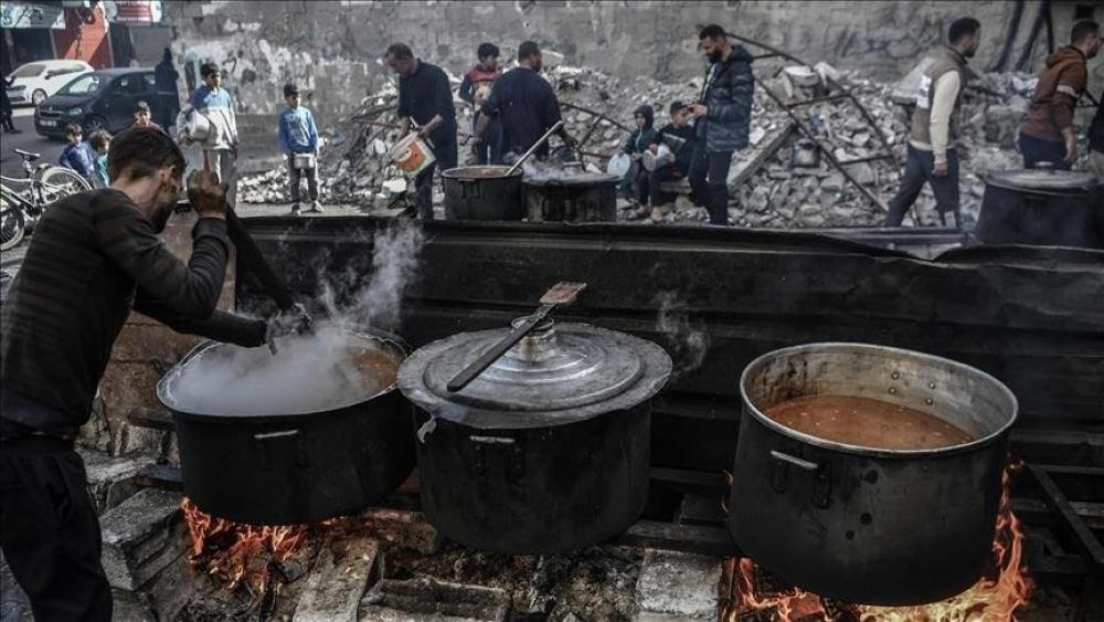 الإعلامي الحكومي بغزة : الاحتلال الإسرائيلي استهدف 68 مركزا لتوزيع الغذاء والمساعدات الإنسانية منذ بدء العدوان