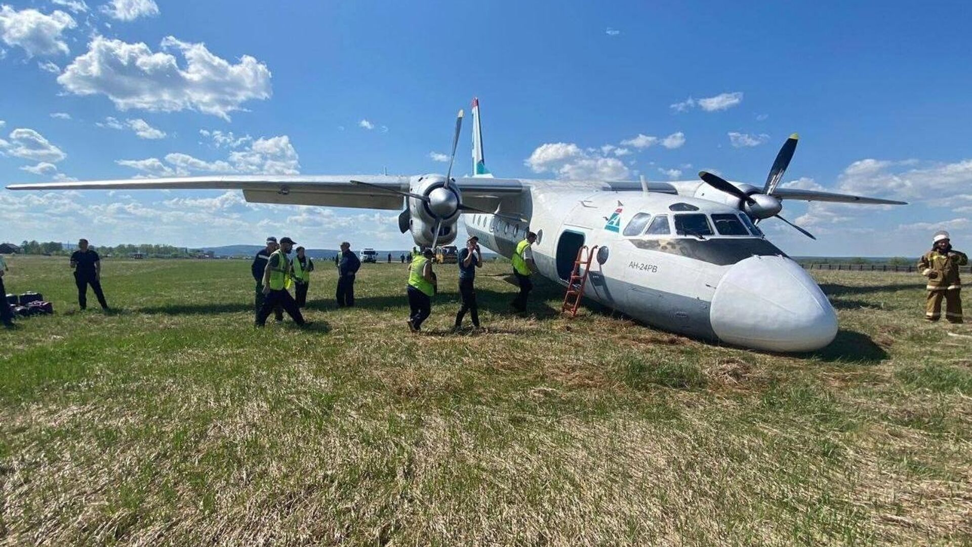 تحطم طائرة ركاب على متنها 49 شخصا شرق روسيا تحطم طائرة ركاب على متنها 49 شخصا شرق روسيا