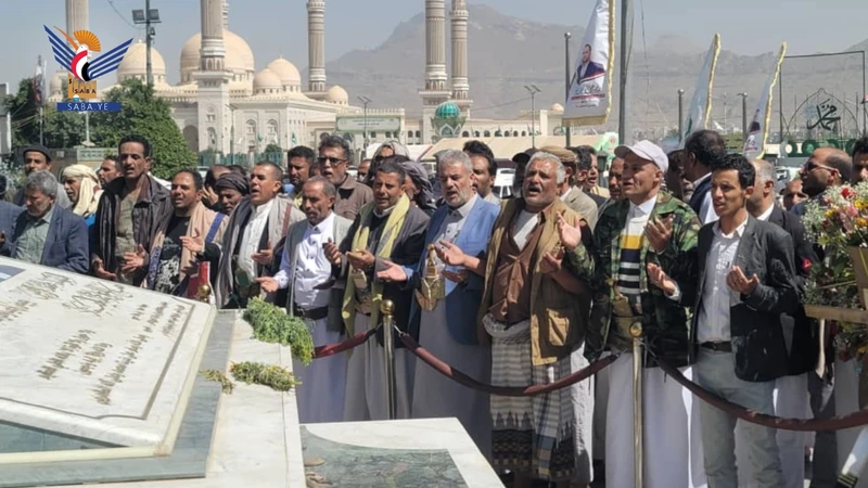 وقفة لموظفي المسالخ بأمانة العاصمة وزيارة أضرحة الشهداء الصماد والرهوي والغماري