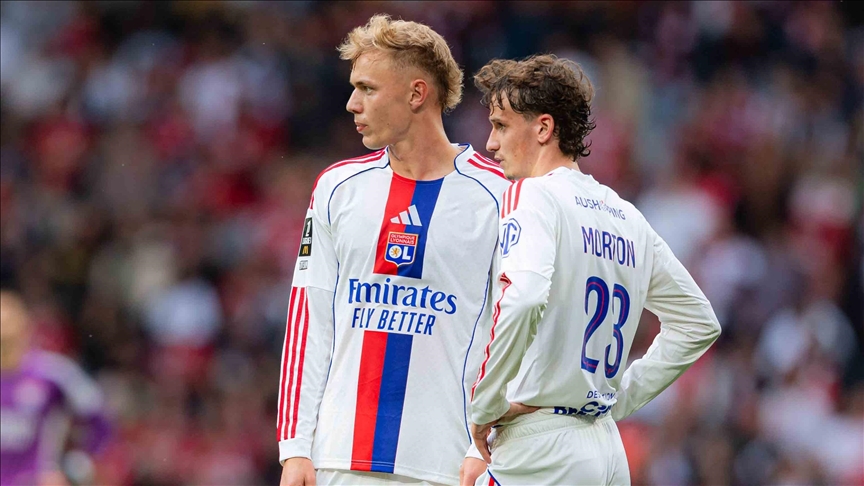 فريق أولمبيك ليون يفوز على مضيفه ليل بهدف دون رد في الدوري الفرنسي