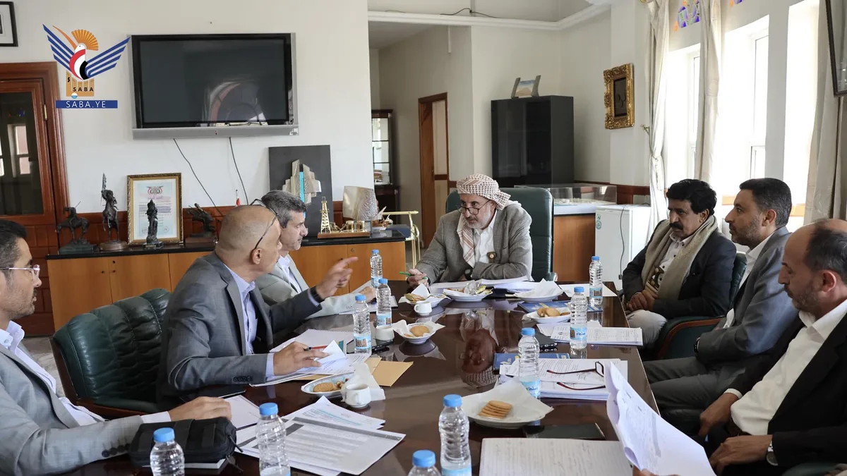 مناقشة تقرير الخسائر والأضرار ومشاريع وزارة النفط والمعادن