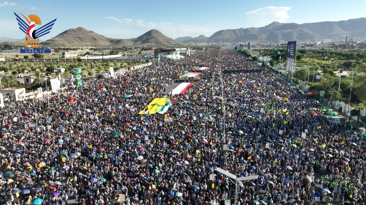 حشود مليونية بميدان السبعين تؤكد الوفاء لشهيد المسلمين والوقوف إلى جانب غزة ولبنان حتى النصر