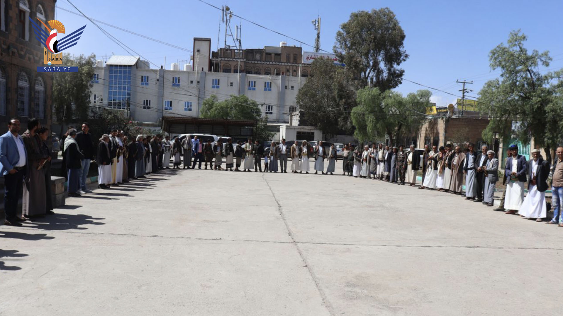 وقفة لمنسوبي مصلحة الضرائب بذمار تنديدا بمجازر العدو الصهيوني في غزة