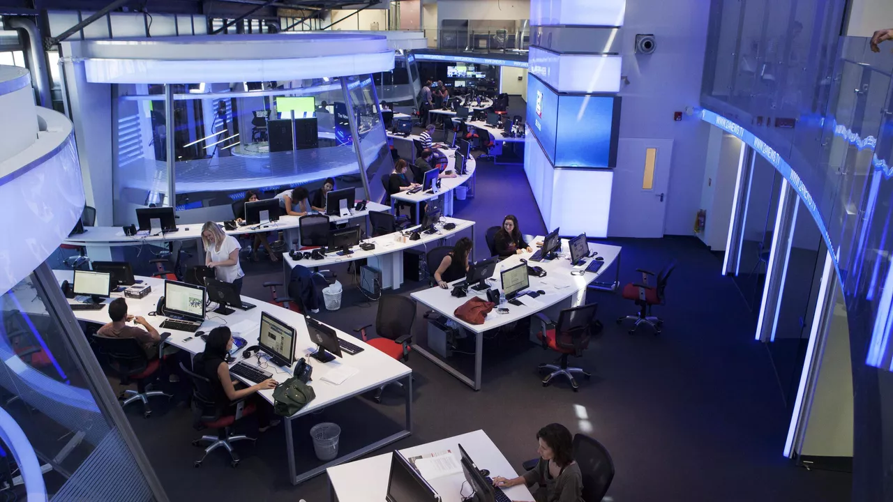 "مغادرة غزة"..متظاهرون يقتحمون استديو قناة إسرائيلية احتجاجا على حرب غزة