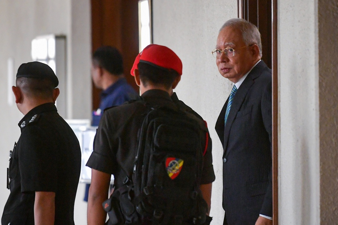 المحكمة العليا في ماليزيا تقضي بالسجن 15 عاما لرئيس وزراء سابق بتهم فساد