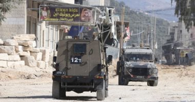 العدو الإسرائيلي يجرف شوارع رئيسية وفرعية في برقين غرب جنين