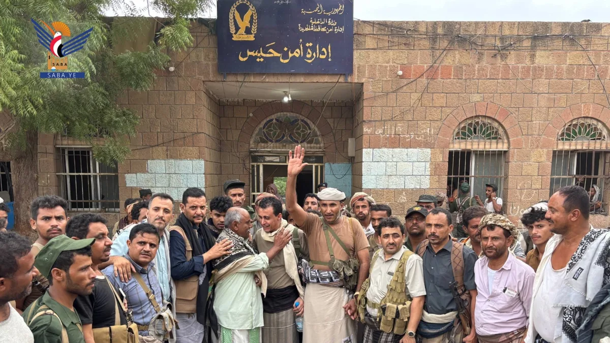 محافظ الحديدة يتفقد الأوضاع في حيس والخوخة ويؤكد استتبابها