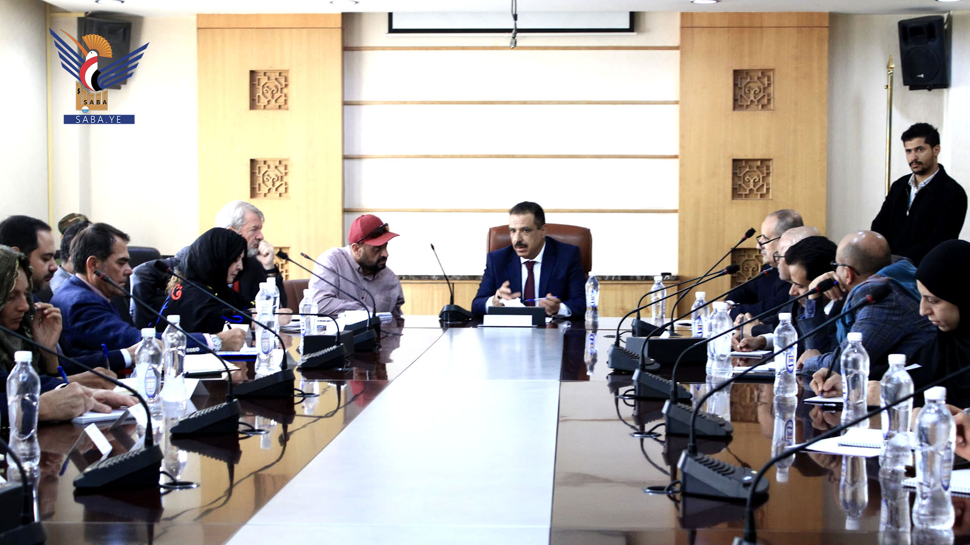 وزير الخارجية والمغتربين يلتقي المنسق المقيم وممثلي الأمم المتحدة العاملين باليمن