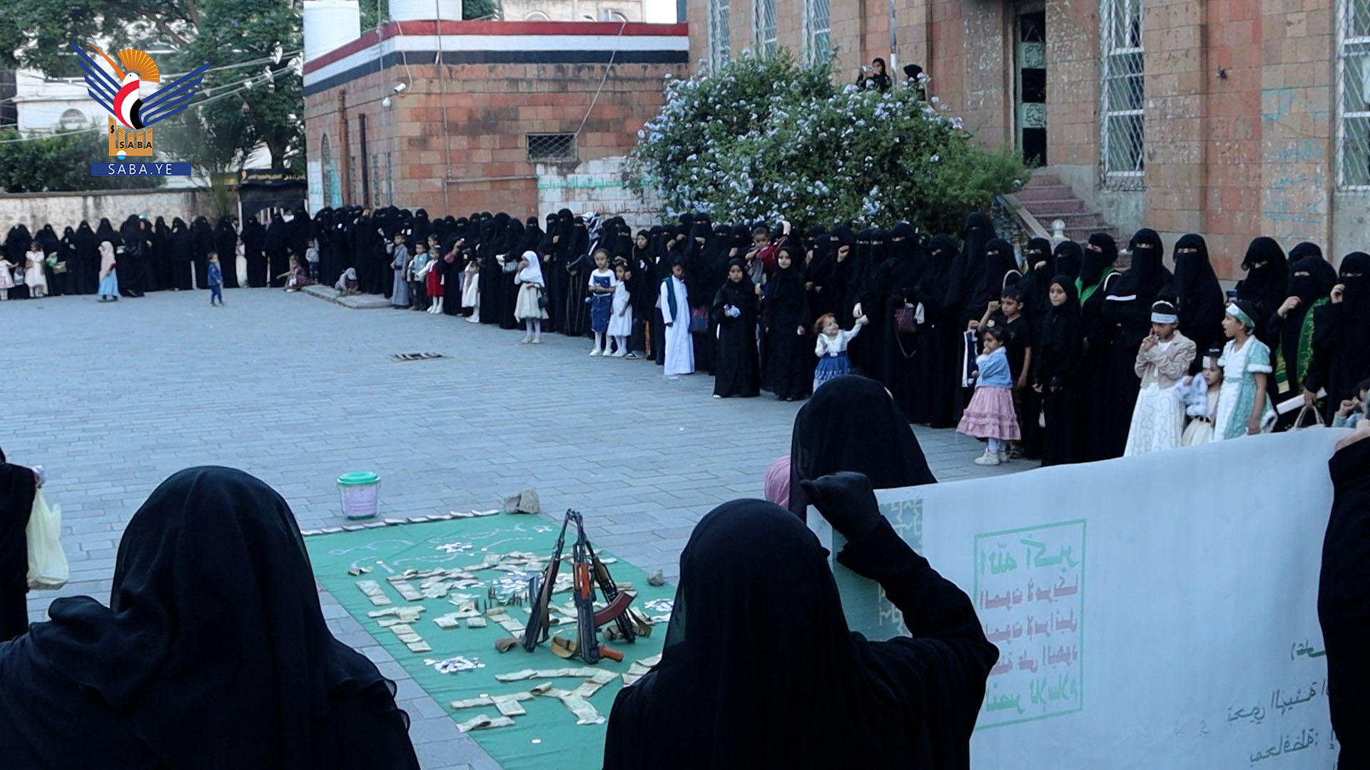 الهيئة النسائية بإب تحيي ذكرى يوم الولاية وتسيّر قافلة مالية للمرابطين