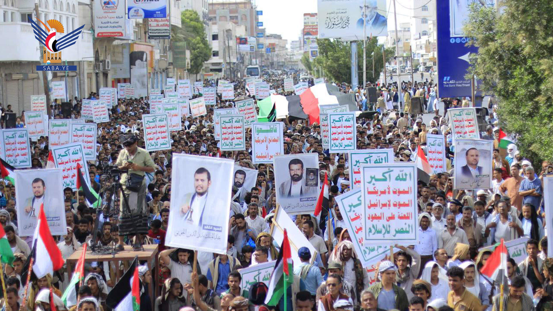 مسيرات في 135 ساحة بالحديدة دعماً لغزة في مواجهة التصعيد الأمريكي الإسرائيلي