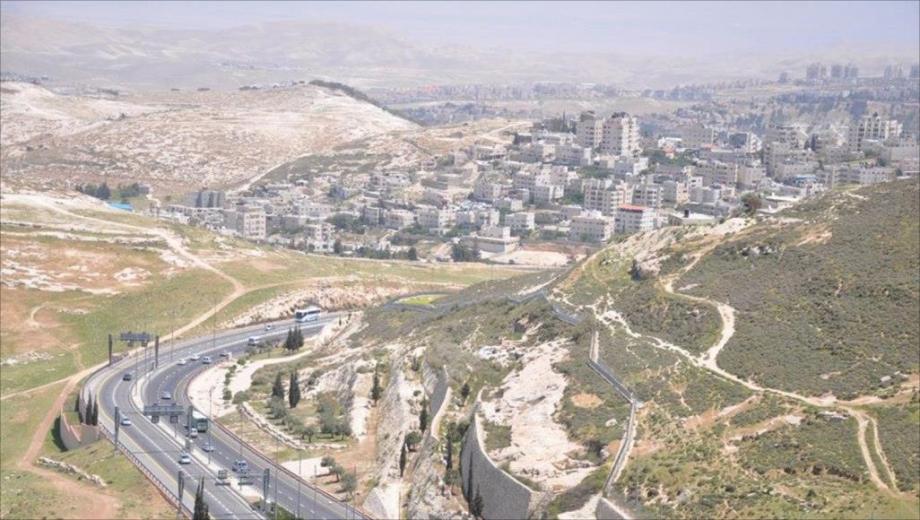 العدو الإسرائيلي يُخطر بالاستيلاء على أراضي في بيت لحم