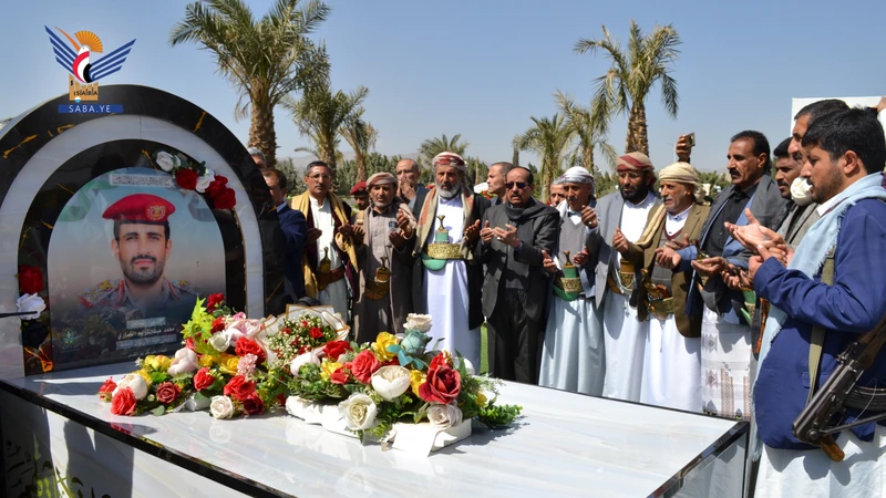 رئيس مجلس الشورى يزور ضريح الشهيد الصماد ورفاقه في ميدان السبعين