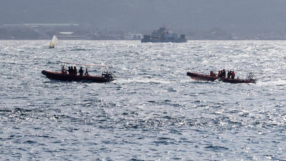 السلطات الإندونيسية تكثف البحث عن 30 مفقوداً إثر غرق عبارة