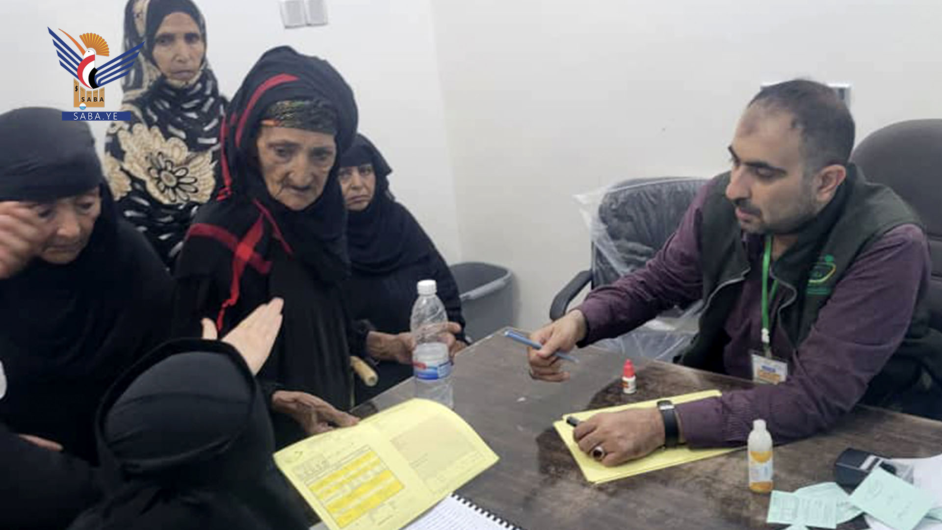 بدء أعمال المخيم مجاني للعيون بالمستشفى العسكري في تعز بدء أعمال المخيم مجاني للعيون بالمستشفى العسكري في تعز