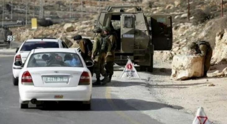 العدو الإسرائيلي يُعيد إغلاق بوابة حديدية جنوب بيت لحم