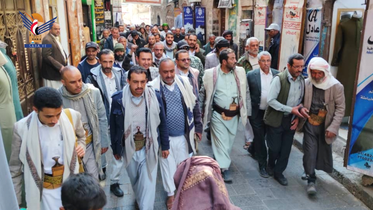   موظفو قطاع النظافة بأمانة العاصمة يحتفون بعيد جمعة رجب وينددون بالإساءة للقرآن الكريم