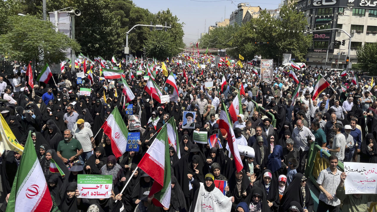 مؤامرات أمريكا والكيان الاسرائيلي ضد إيران تصطدم دائمًا بسدّ التماسك الرسمي والشعبي 