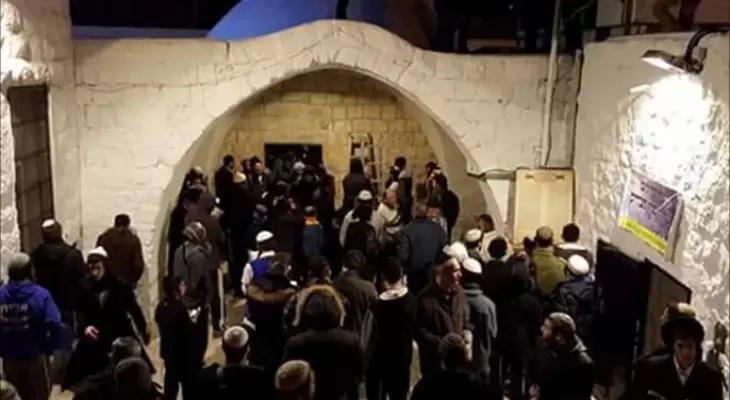 مستوطنون يقتحمون قبر يوسف بنابلس ويعتدون على منازل الفلسطينيين