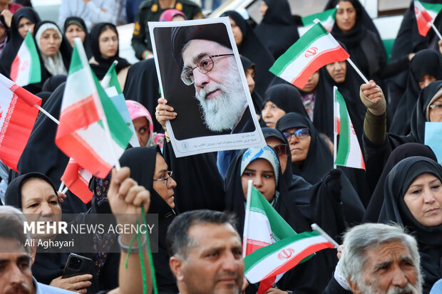 تجمع جماهيري حاشد في طهران دعماً للقوات المسلحة ضد الكيان الصهيوني