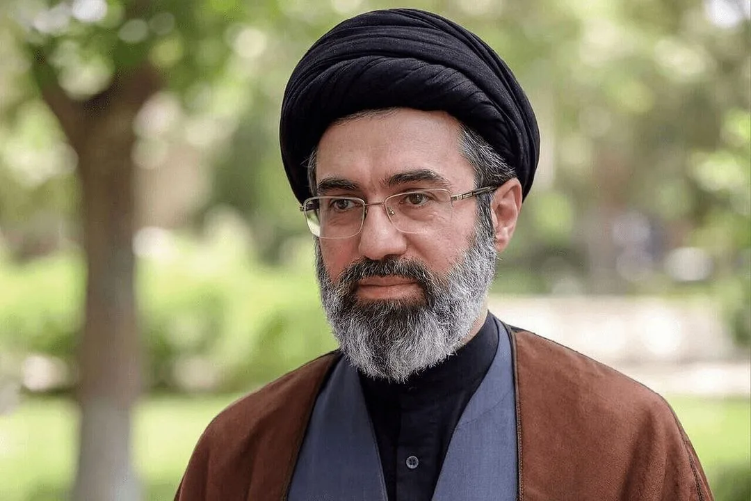السيد الخامنئي: القوة المنبثقة من العلم تردع أيدي أميركا والكيان الصهيوني عن البشرية