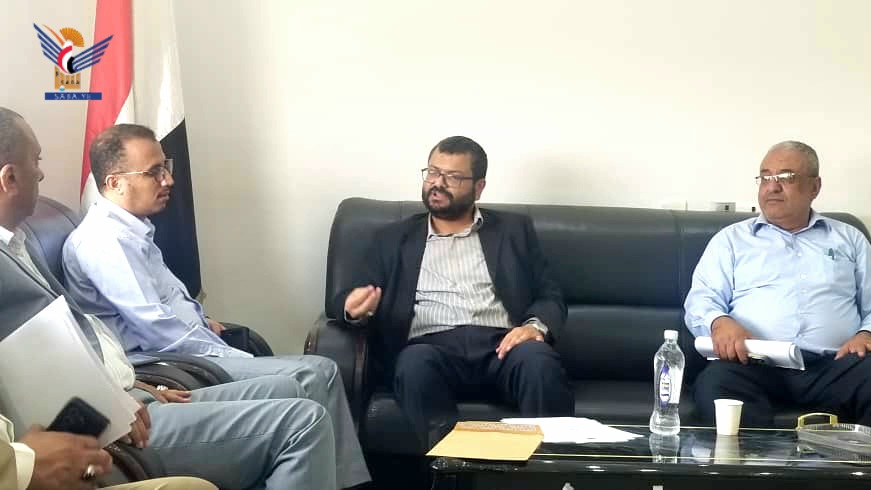 مناقشة التعاون بين وزارة الصحة والبيئة ومصلحة الضرائب والجمارك مناقشة التعاون بين وزارة الصحة والبيئة ومصلحة الضرائب والجمارك