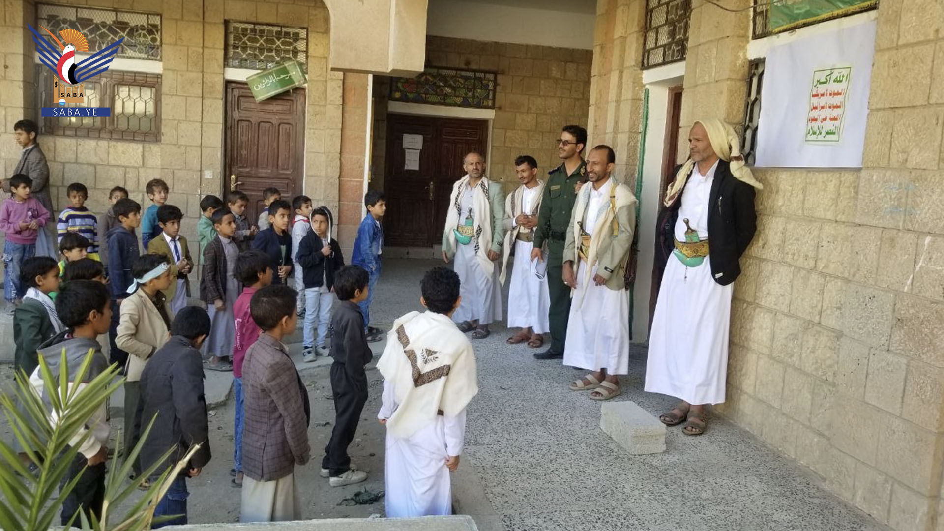 مسئول التعبئة في حجة يطلع على الأنشطة الصيفية بمدرسة الإمام علي بكحلان عفار 