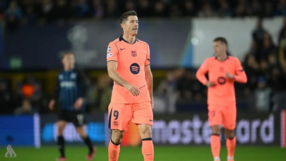 ليفاندوفسكي يحسم موقفه في البقاء مع برشلونة حتى نهاية الموسم الجاري