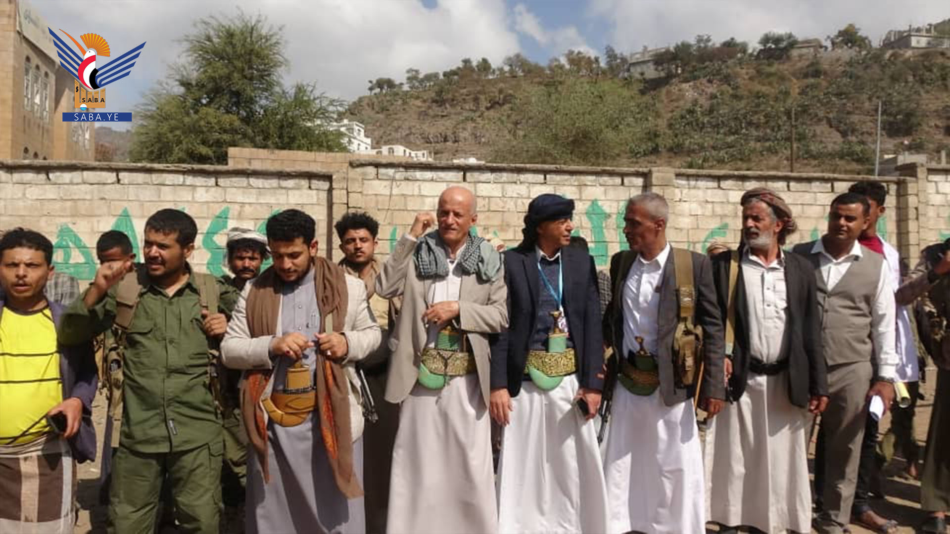 وقفة مسلحة لأبناء مديرية معين نصرة لغزة وتحديا للعدو الأمريكي والصهيوني